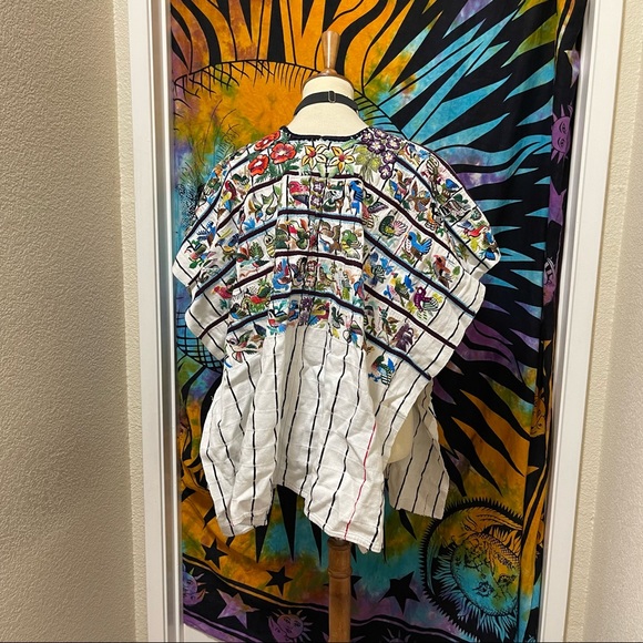 π Embroidered lovely bird flower top - Picture 8 of 13